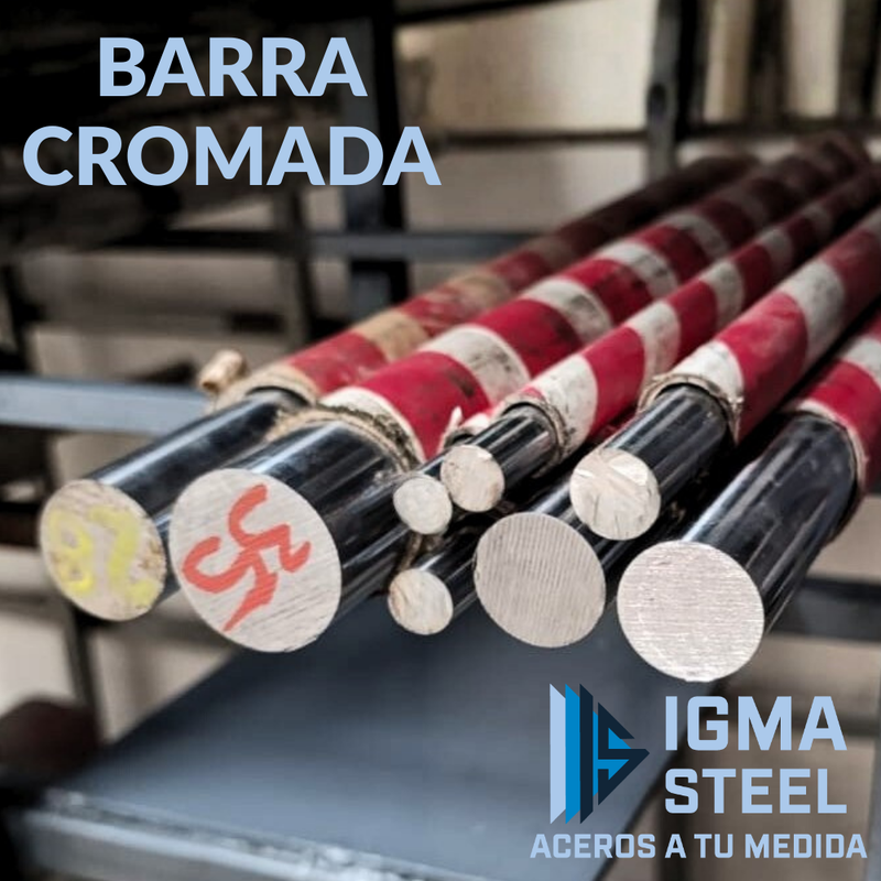 Barras de acero recubiertas de cromo, protegidas con cartón blanco con rojo acomodadas en rack