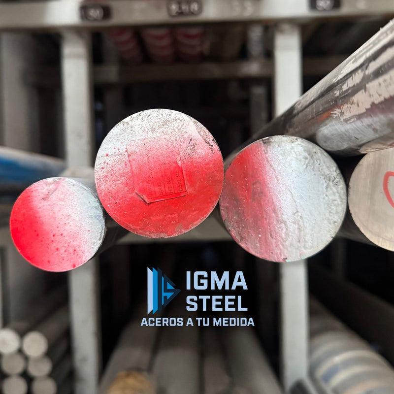 Barras de acero D2 pintadas color blanco con rojo y el logotipo de IGMA STEEL: aceros a tu medida