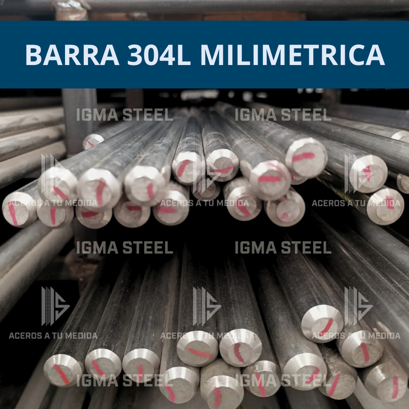 Barras de acero inoxidable acomodadas en rack
