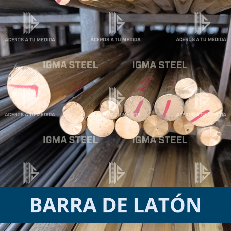 Barras de latón apiladas en rack.