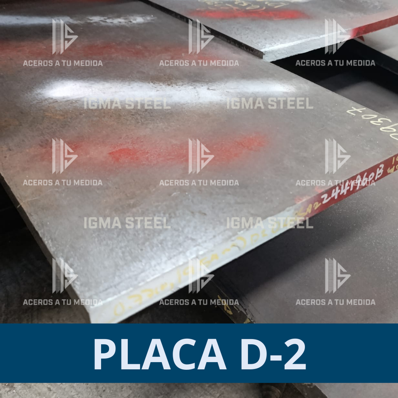 Placas de acero D2 pintadas blanco con rojo acomodadas en rack.